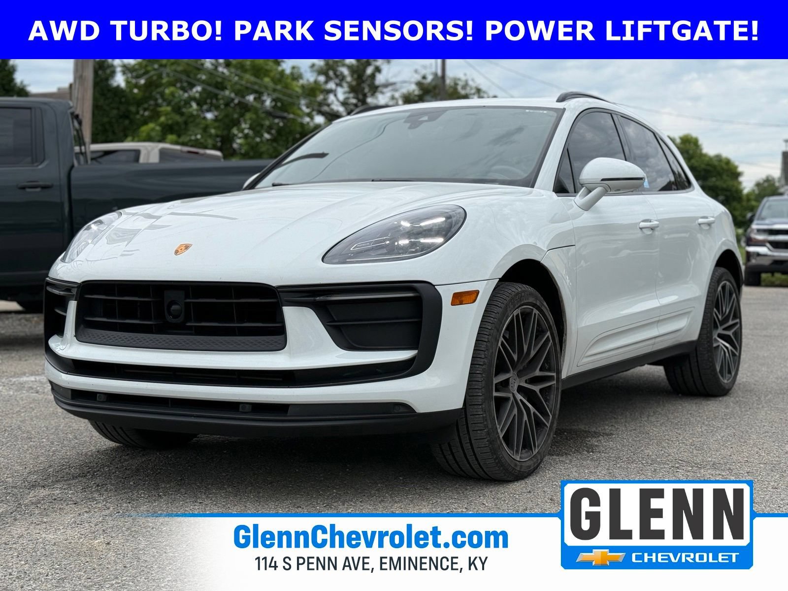 Used 2023 Porsche Macan AWD/4WD image 1