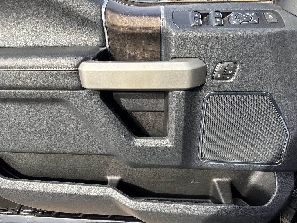 Used 2022 Ford F250 Lariat w/ Black Appearance Package image 22