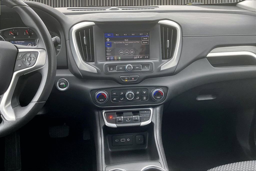 Used 2024 GMC Terrain SLE w/ Driver Convenience Package image 7