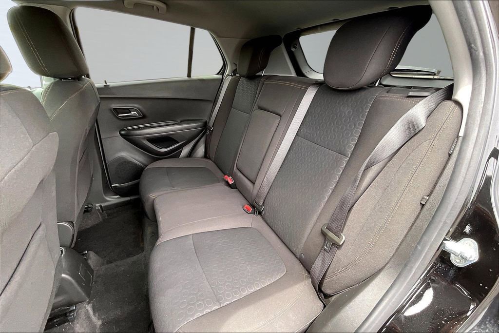 Used 2022 Chevrolet Trax LS w/ Tint and Cruise Package AWD/4WD image 25