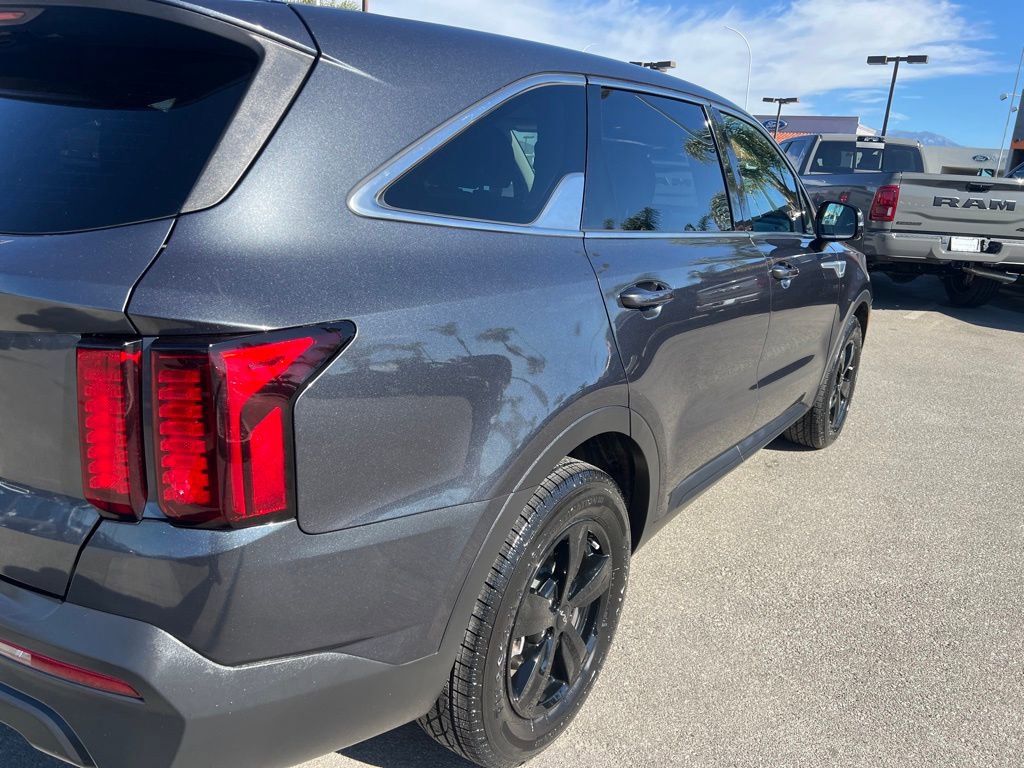 Used 2022 Kia Sorento LX image 12