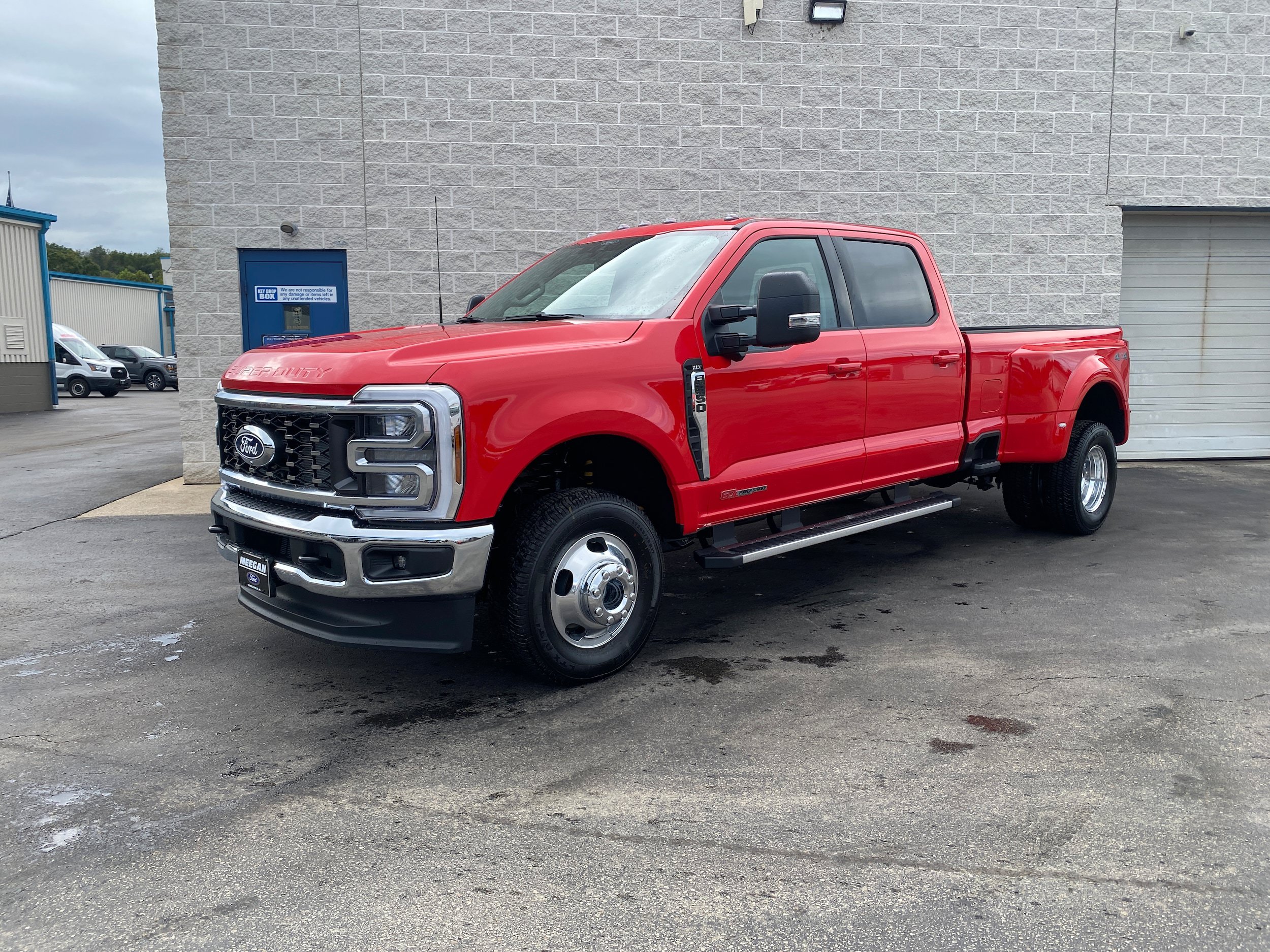New 2027 Ford F350 XLT w/ XLT Premium Package AWD/4WD image 2