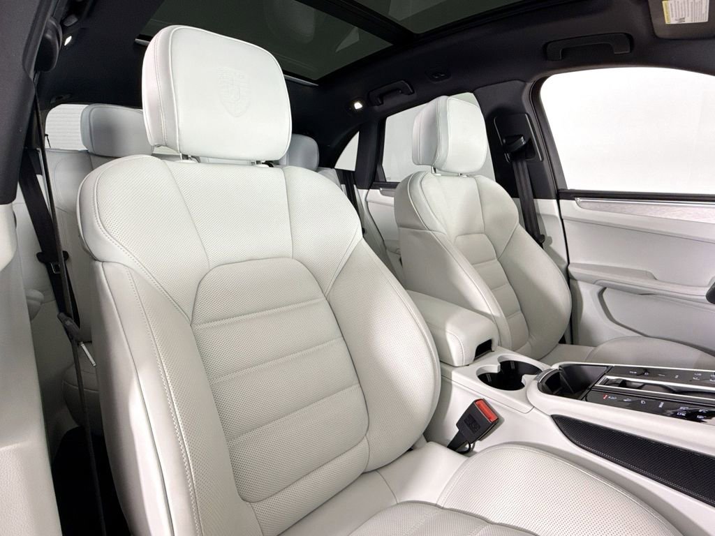 Used 2025 Porsche Macan S image 14