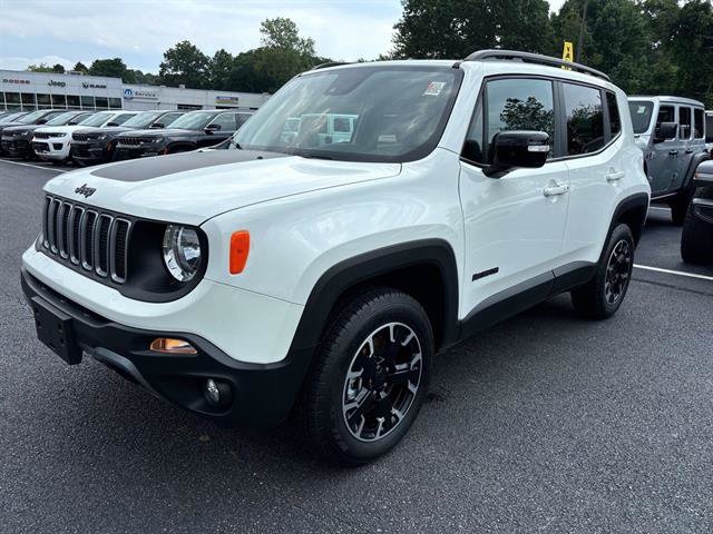 Certified 2023 Jeep Renegade Latitude w/ Sun/Sound Group AWD/4WD image 7