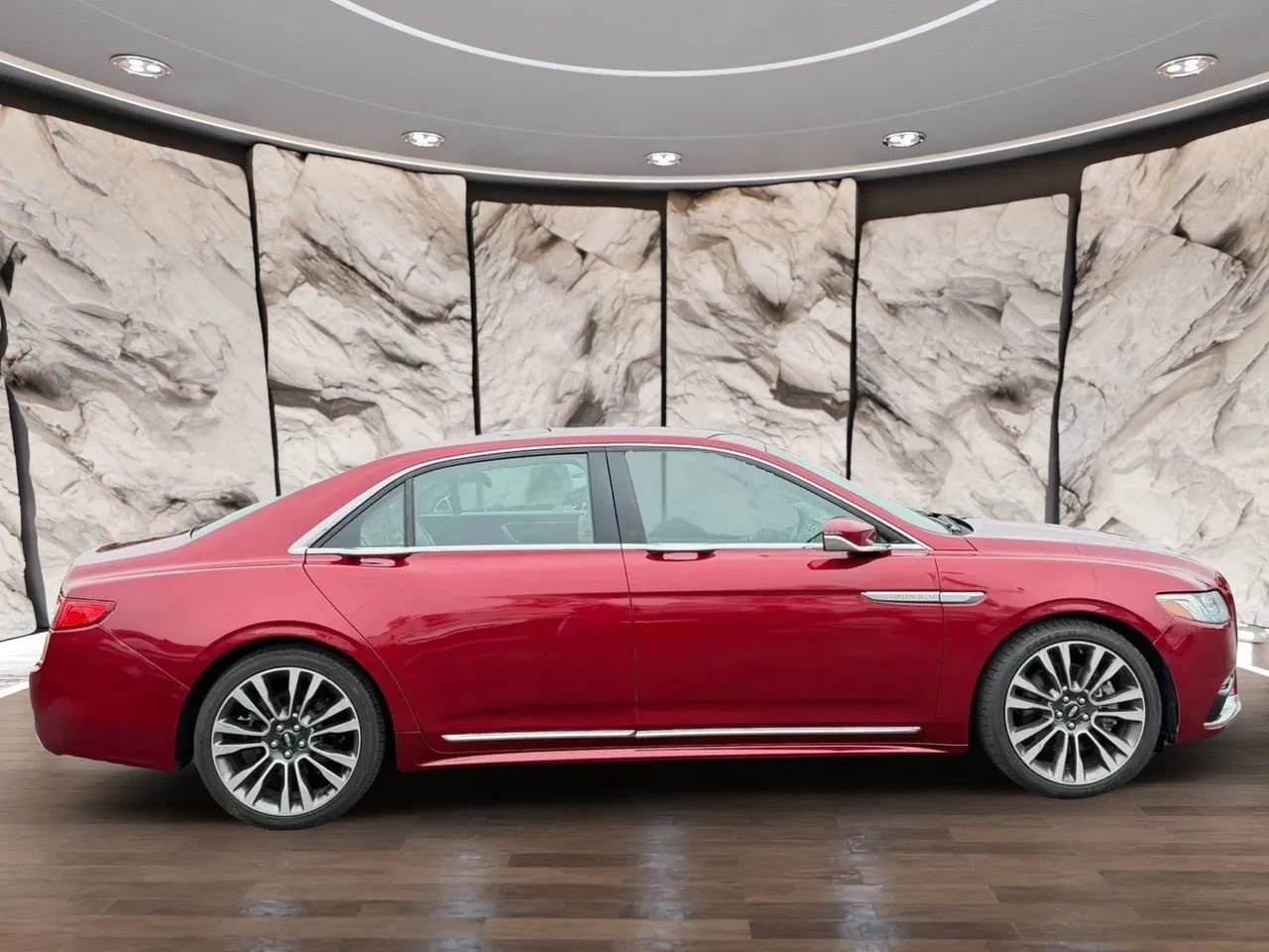 Used 2017 Lincoln Continental Select FWD image 4