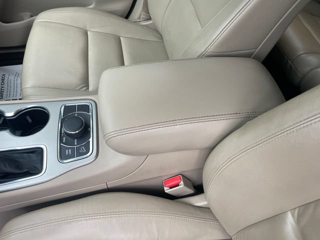 Used 2017 Jeep Grand Cherokee Limited AWD/4WD image 27