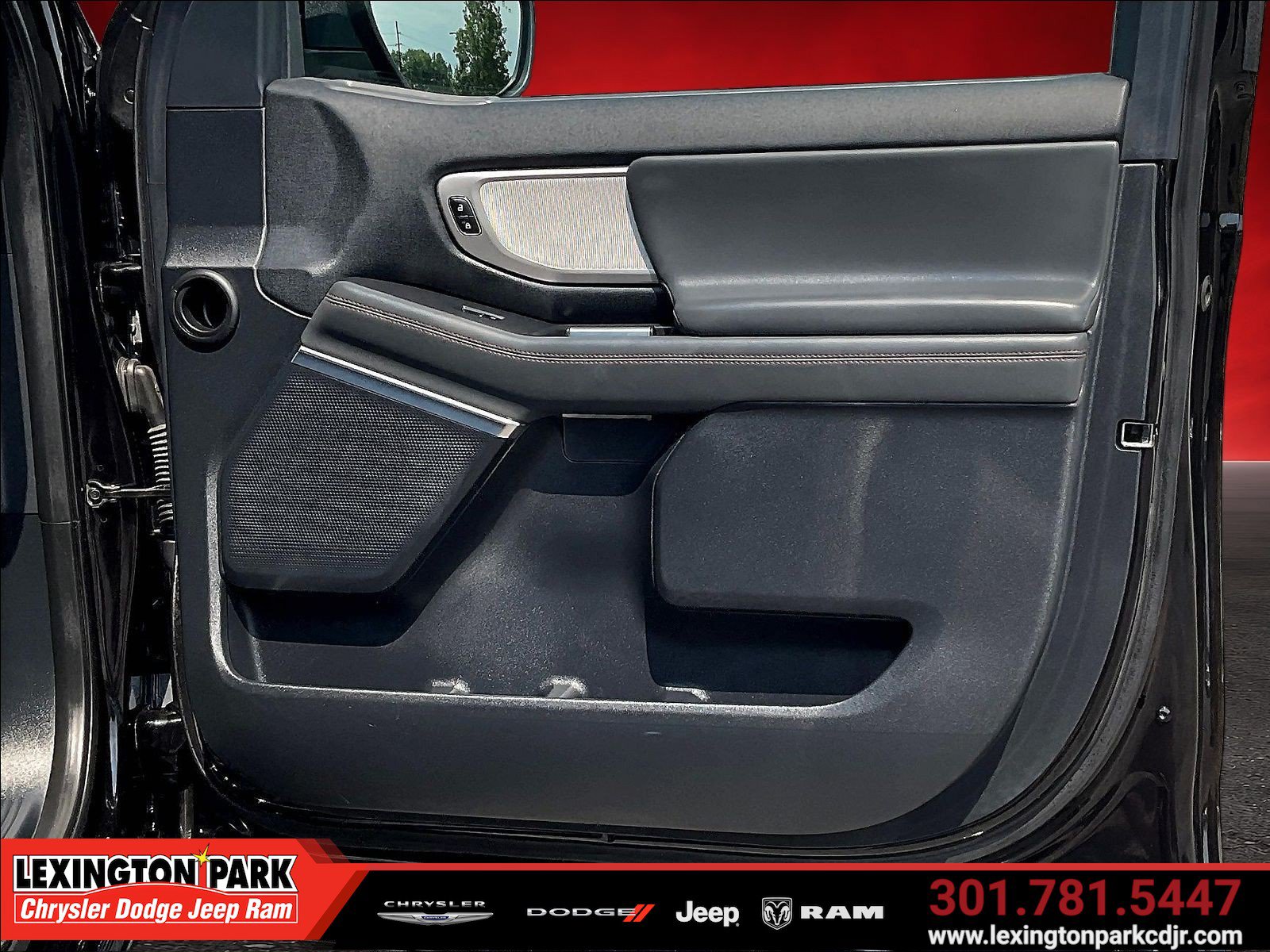 Used 2025 Ford Expedition Max Active AWD/4WD image 28
