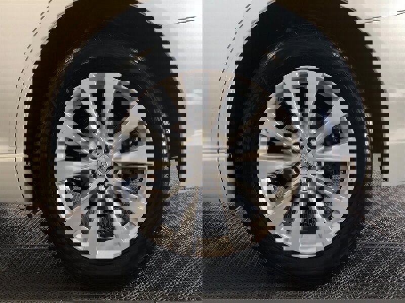 Used 2015 Toyota Venza LE image 17