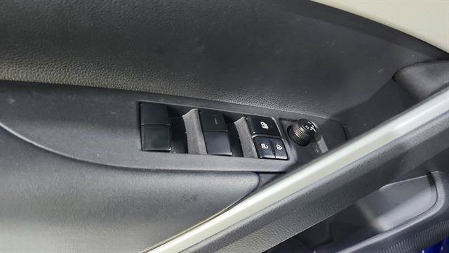 Used 2025 Toyota Corolla Cross LE FWD image 18