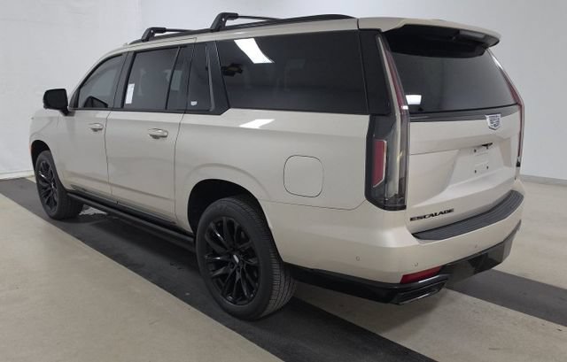 Used 2022 Cadillac Escalade ESV Sport w/ Touring Package AWD/4WD image 3
