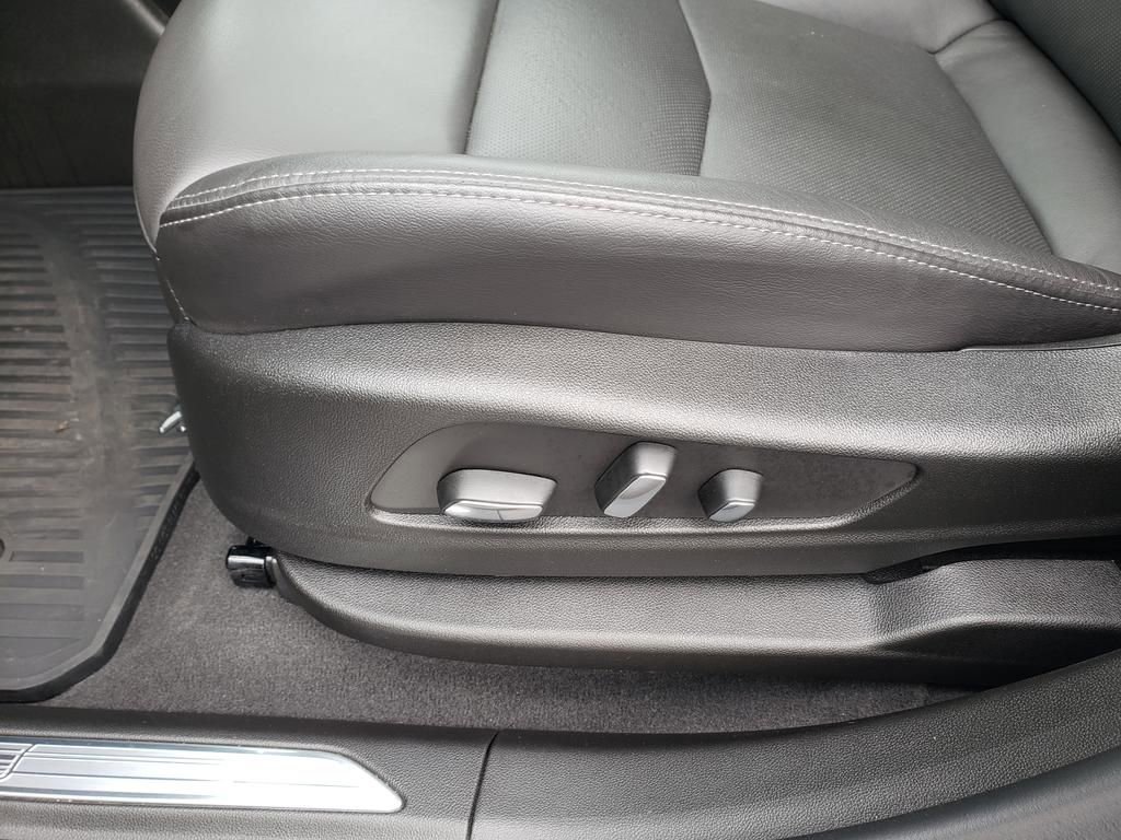 Used 2025 Cadillac XT5 Premium Luxury image 25