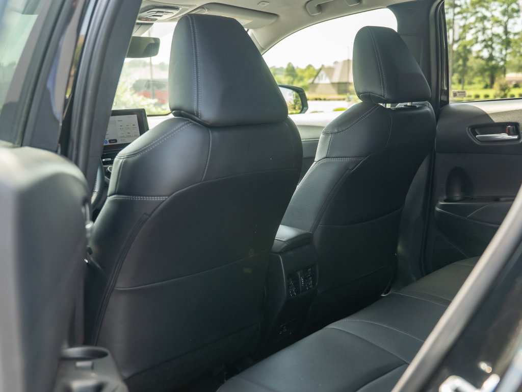 Used 2024 Toyota Corolla Cross XLE FWD image 12