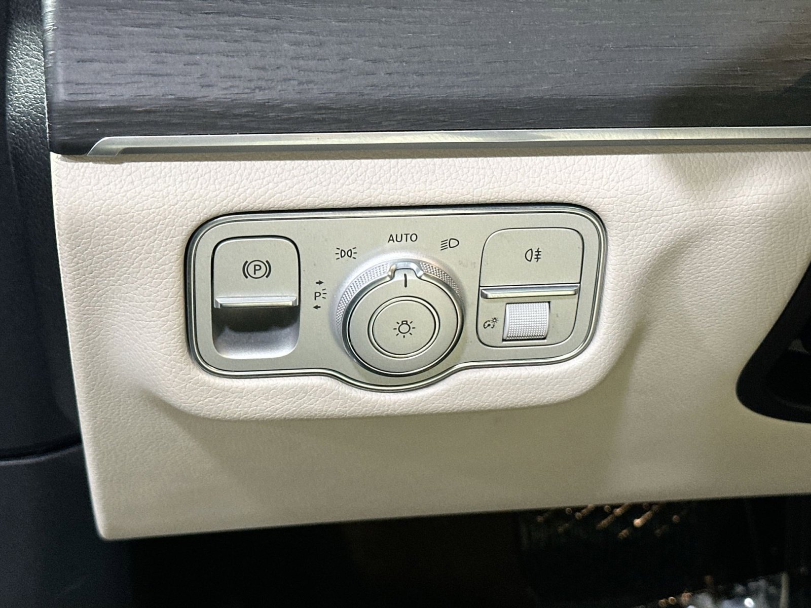 Used 2021 Mercedes-Benz GLS 450 4MATIC image 17