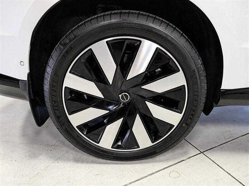 Used 2025 Volvo EX90 Ultra AWD/4WD image 13