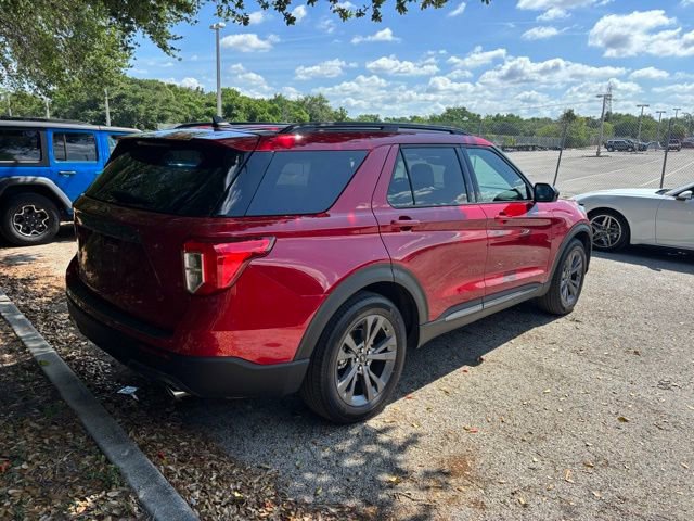 Used 2024 Ford Explorer XLT w/ Equipment Group 202A RWD image 3