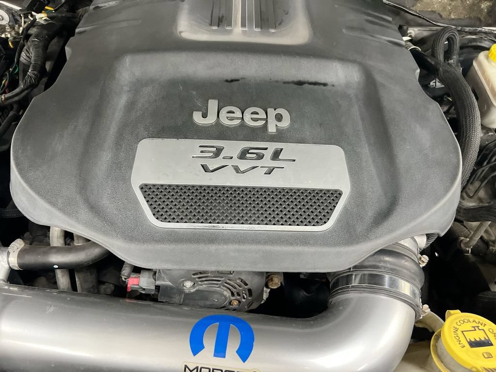 Used 2012 Jeep Wrangler Unlimited Sahara AWD/4WD image 22
