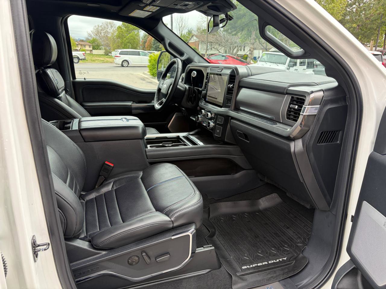 Used 2025 Ford F450 Platinum w/ Camper Package image 7