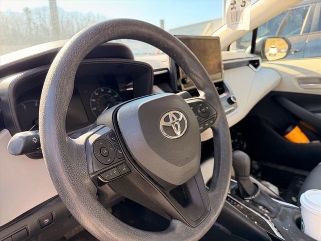 Used 2024 Toyota Corolla LE w/ LE Convenience Package image 5
