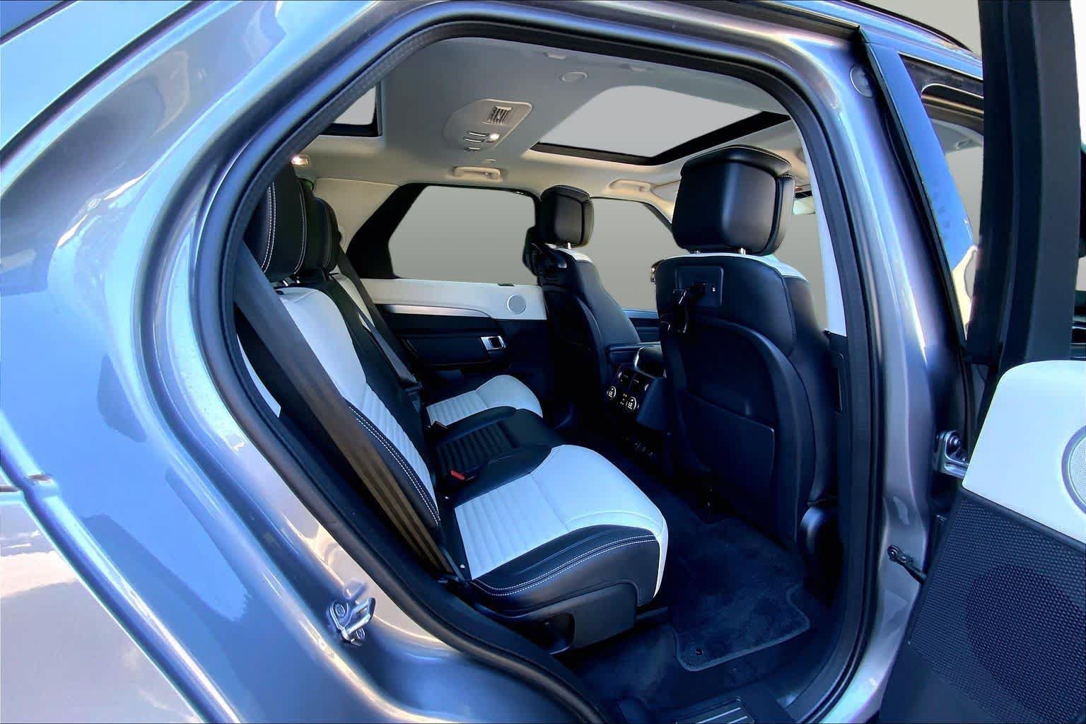 Used 2026 Land Rover Discovery Limited Edition AWD/4WD image 18