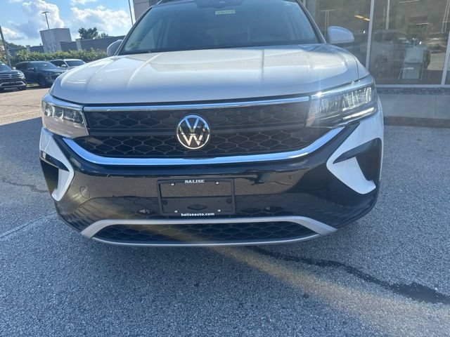 Certified 2023 Volkswagen Taos SE w/ Panoramic Sunroof Package AWD/4WD image 9