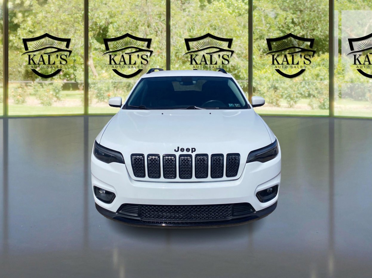 Used 2020 Jeep Cherokee Latitude Plus image 2