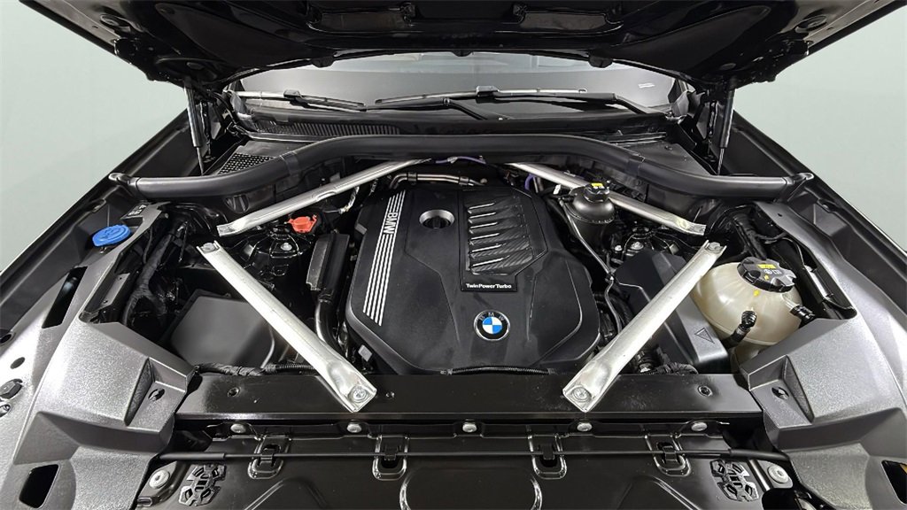 Used 2022 BMW X6 xDrive40i w/ Executive Package image 56
