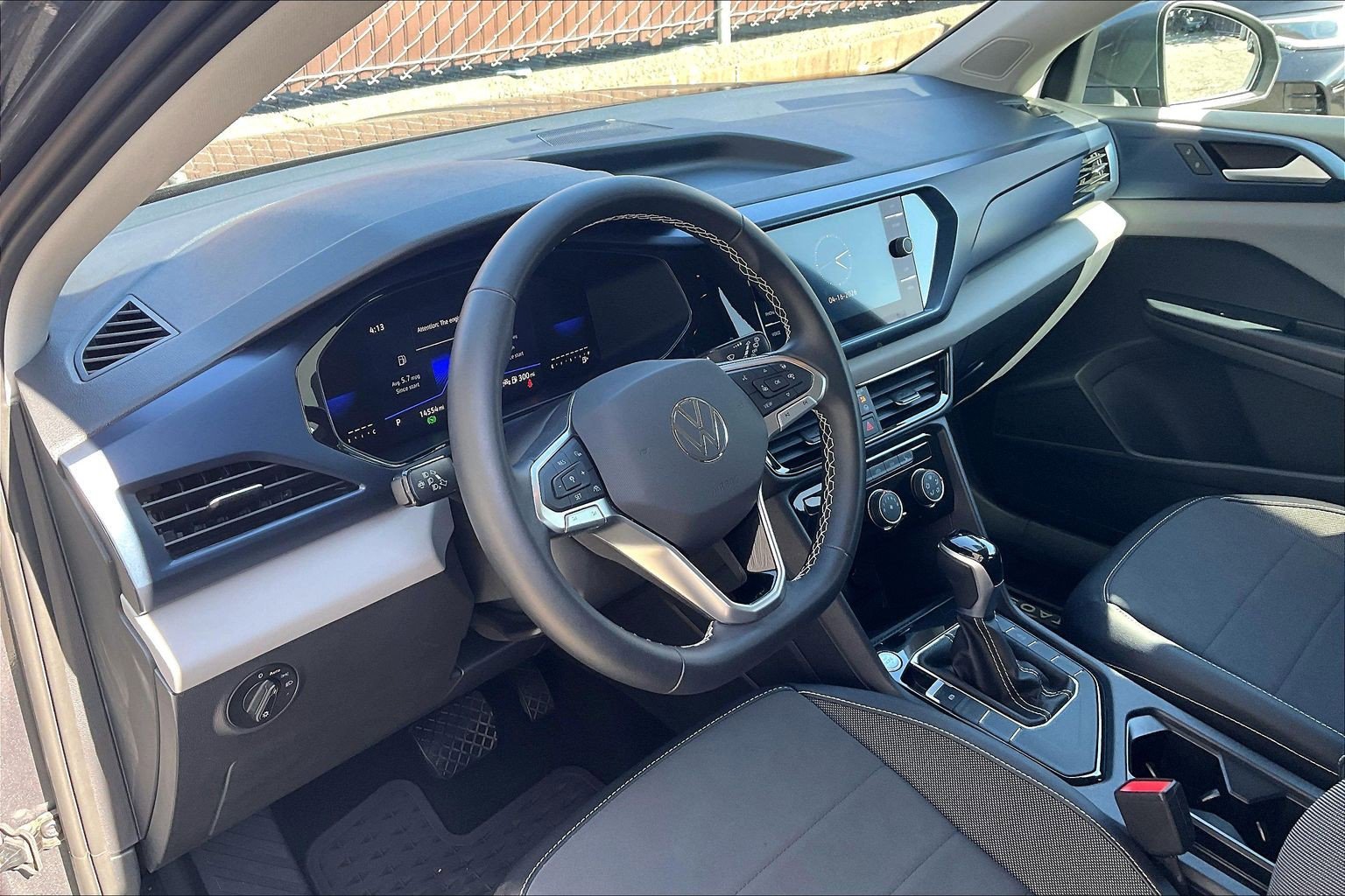 Certified 2023 Volkswagen Taos SE w/ Black Wheel Package FWD image 14