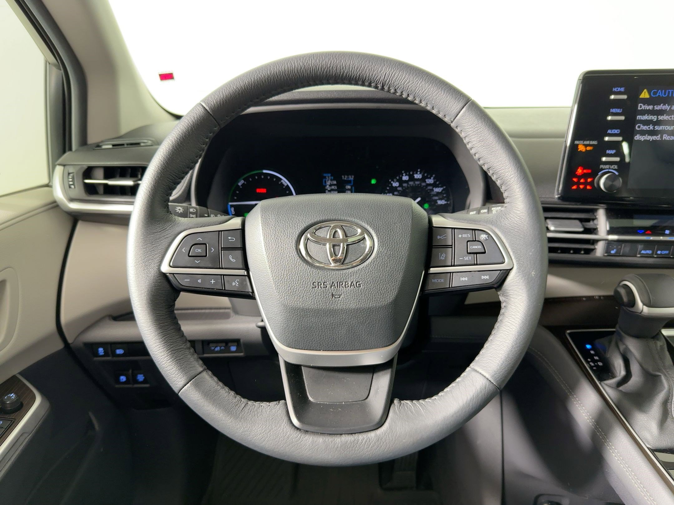 Used 2024 Toyota Sienna XLE image 16