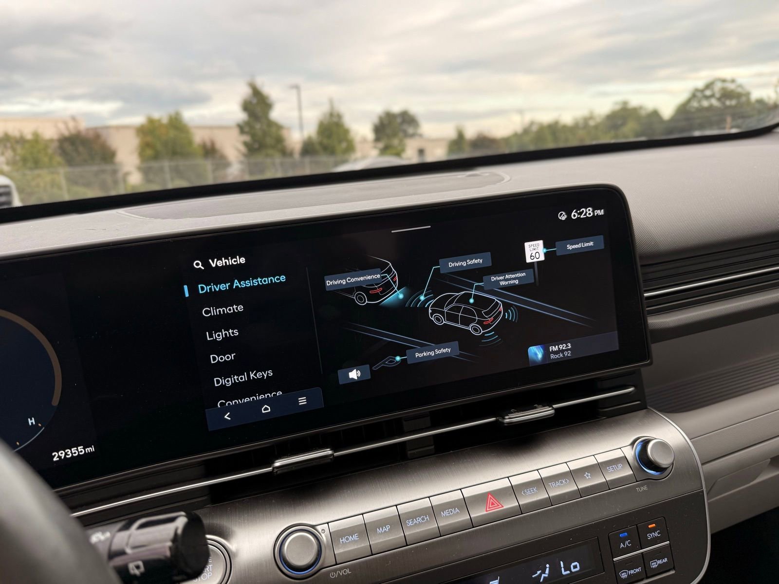 Used 2024 Hyundai Kona Limited image 30