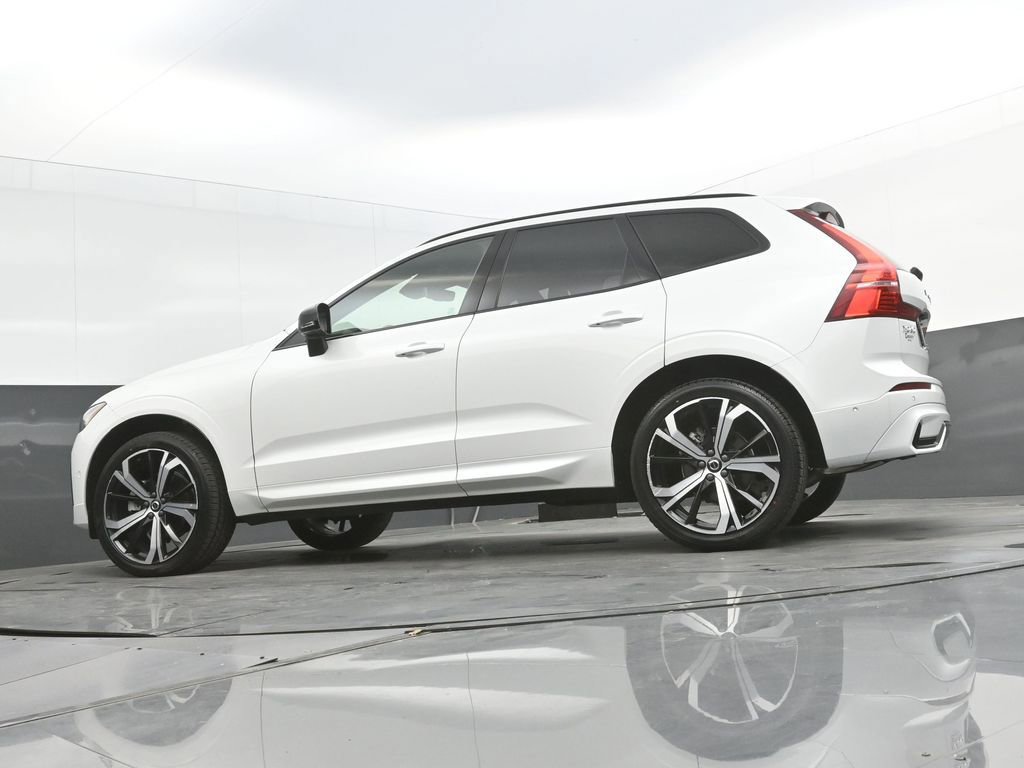 Certified 2024 Volvo XC60 B5 Ultimate w/ Protection Package Premier image 32
