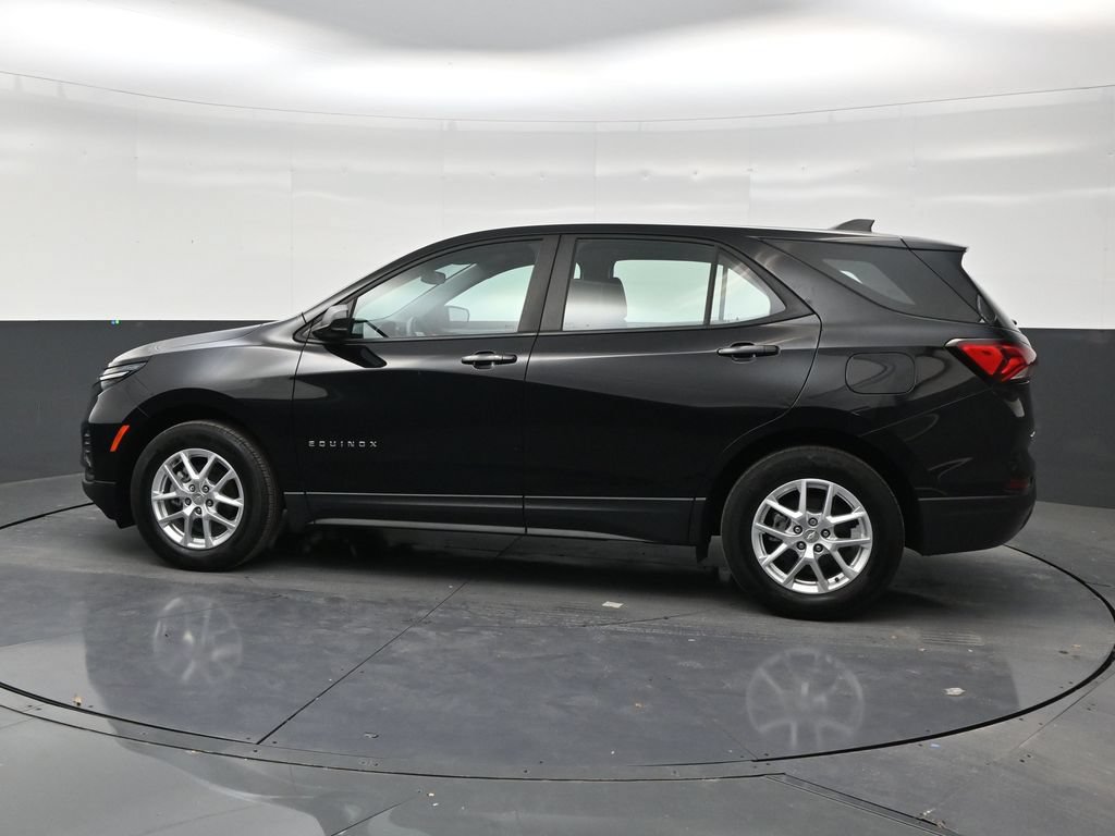 Used 2024 Chevrolet Equinox LS FWD image 2