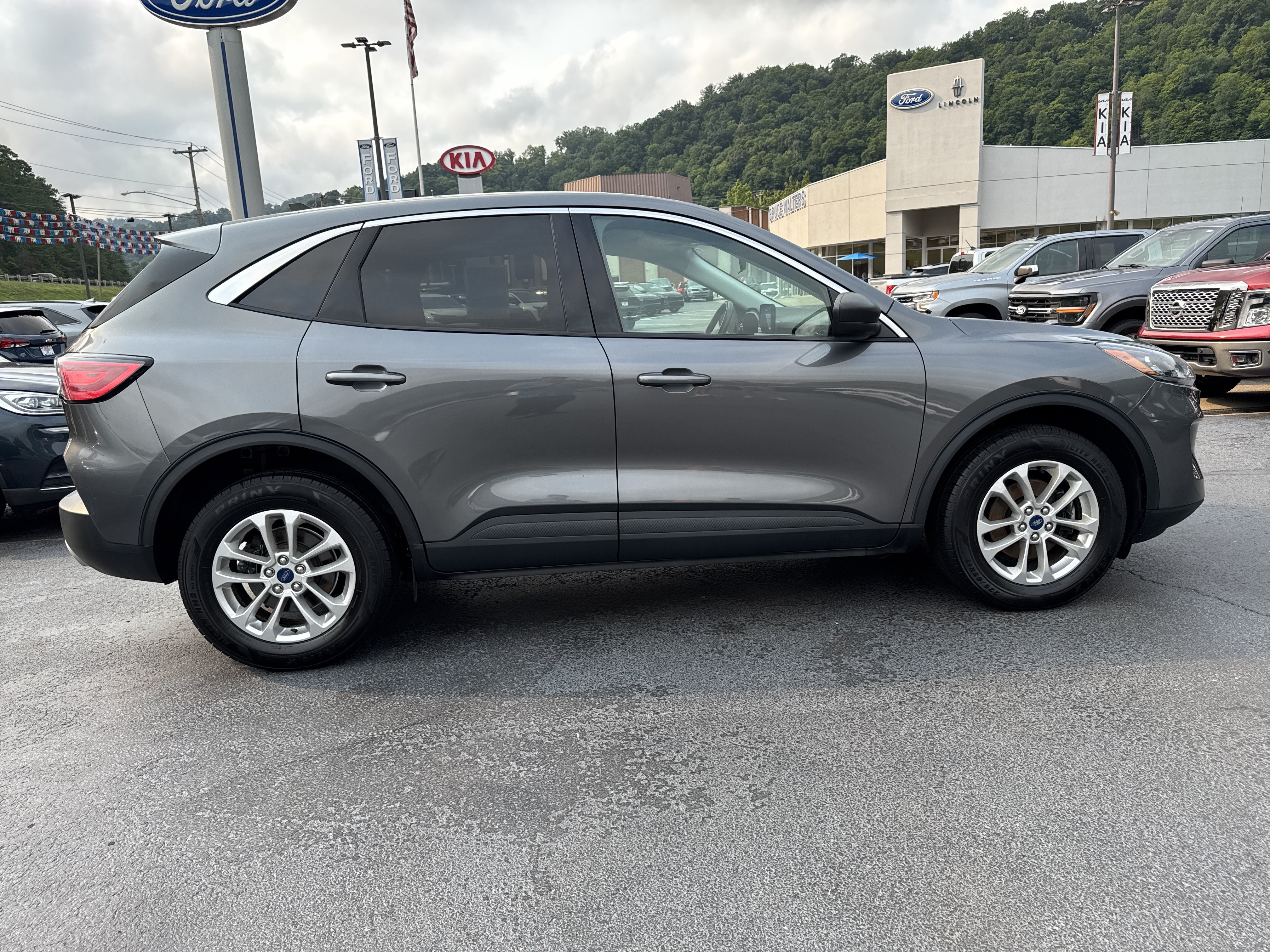 Used 2022 Ford Escape SE w/ Cold Weather Package AWD/4WD image 8