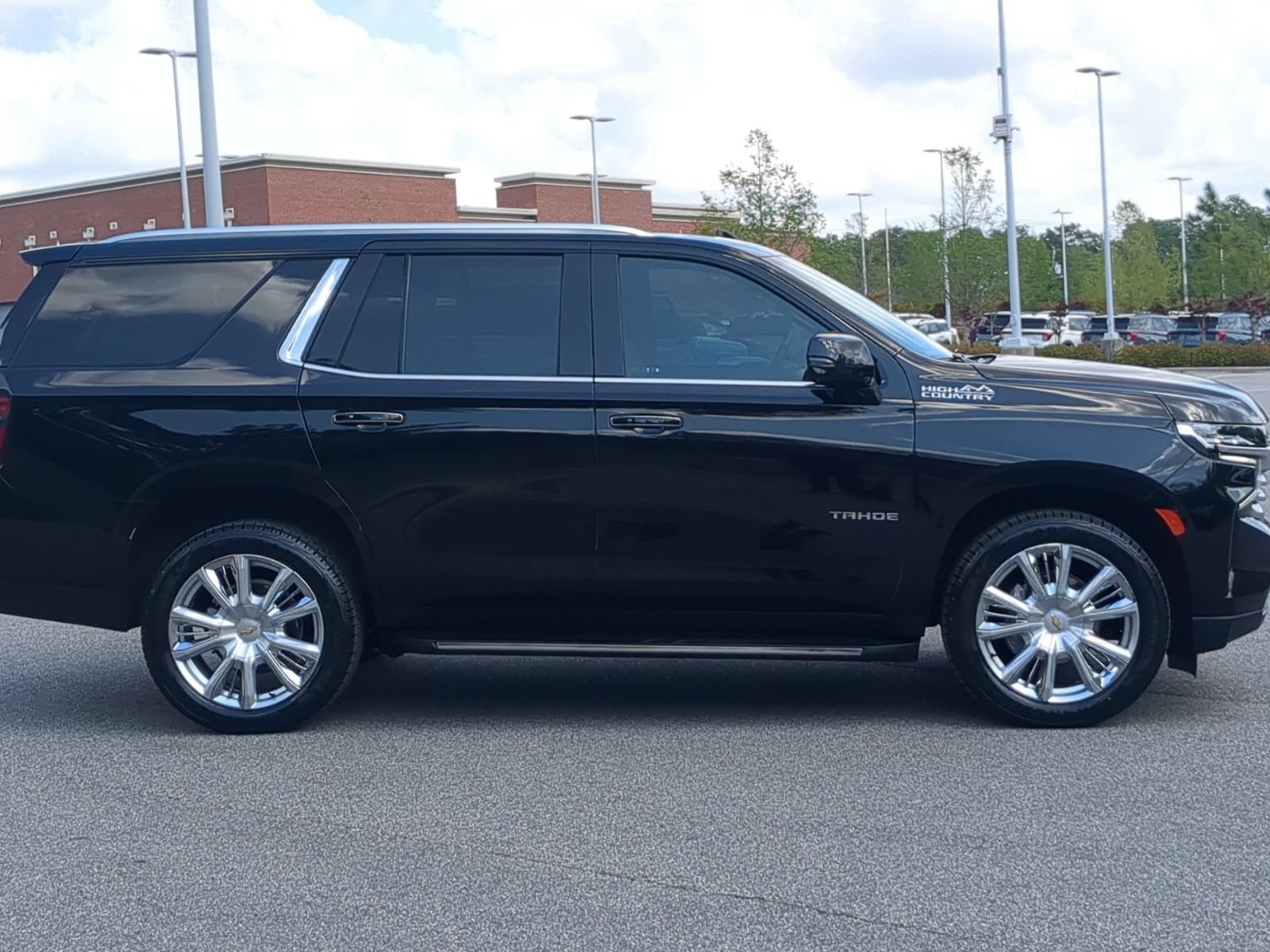 Used 2023 Chevrolet Tahoe High Country AWD/4WD image 3