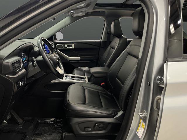 Used 2023 Ford Explorer XLT AWD/4WD image 4