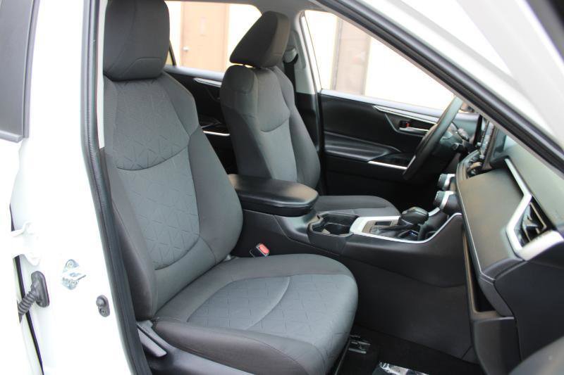 Used 2020 Toyota RAV4 XLE AWD/4WD image 11