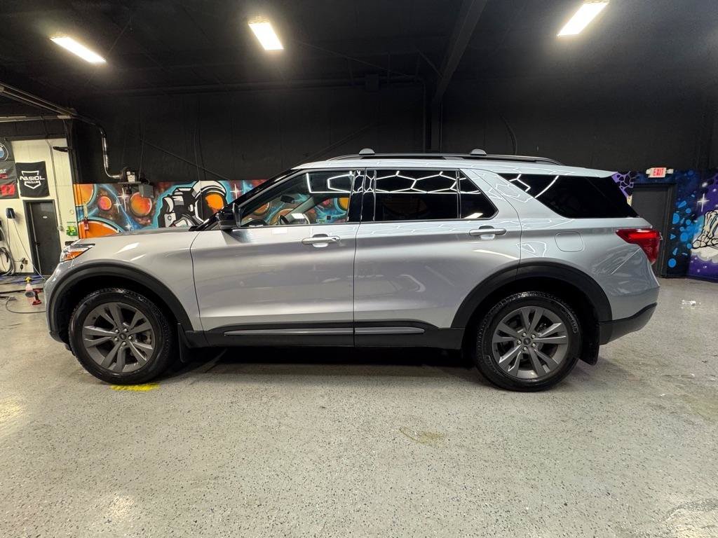 Used 2023 Ford Explorer XLT w/ Equipment Group 202A AWD/4WD image 2