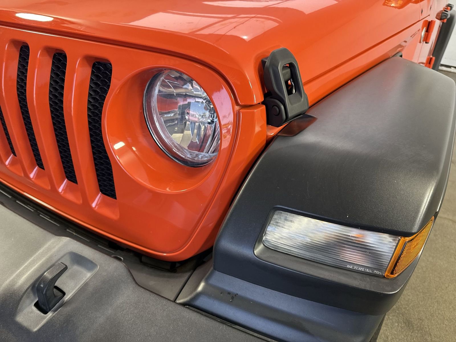 Used 2018 Jeep Wrangler Unlimited Sport AWD/4WD image 25