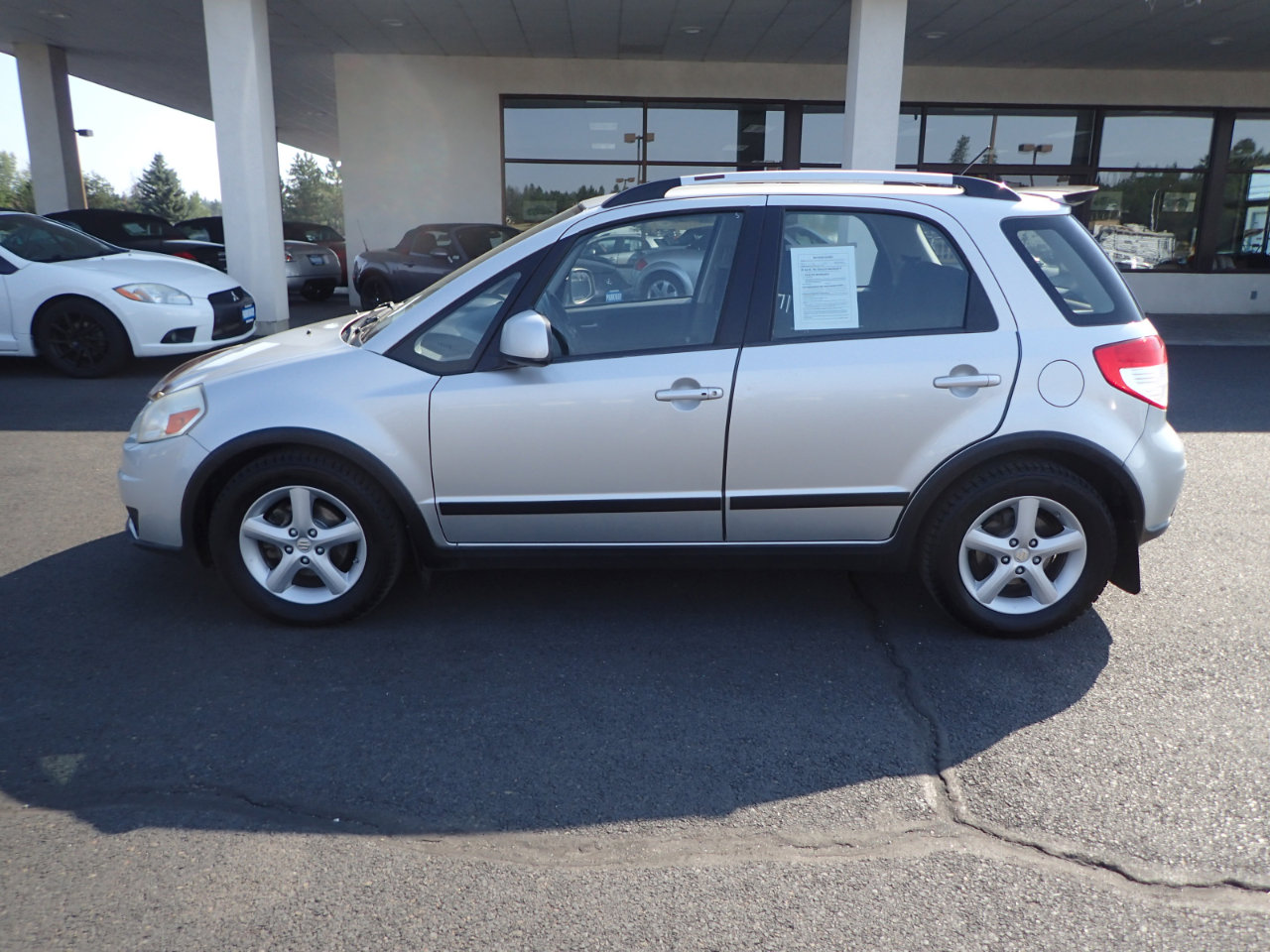 Used 2008 Suzuki SX4 AWD Hatchback w/ Touring Pkg image 2
