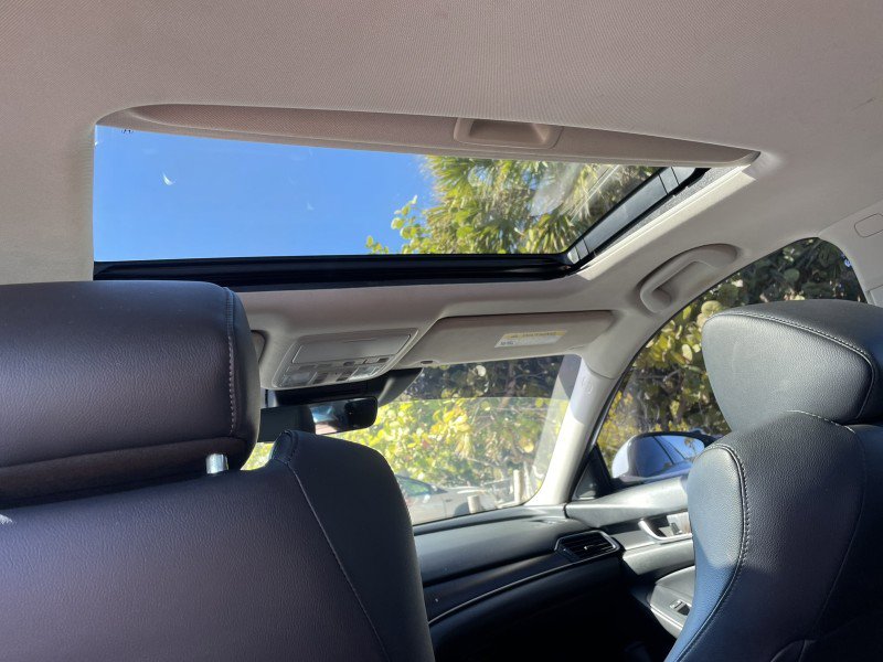 Used 2018 Honda Accord Touring image 13