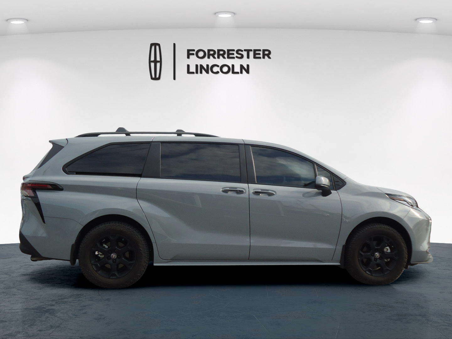 Used 2025 Toyota Sienna XLE Woodland Edition AWD/4WD image 2