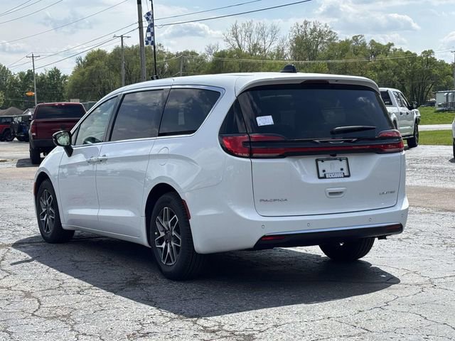 New 2027 Chrysler Pacifica Limited FWD image 14