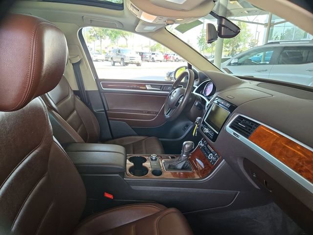 Used 2013 Volkswagen Touareg VR6 image 44