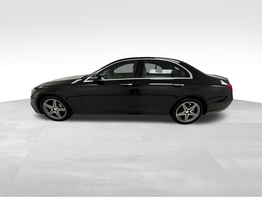 Used 2017 Mercedes-Benz E 300 4MATIC image 4