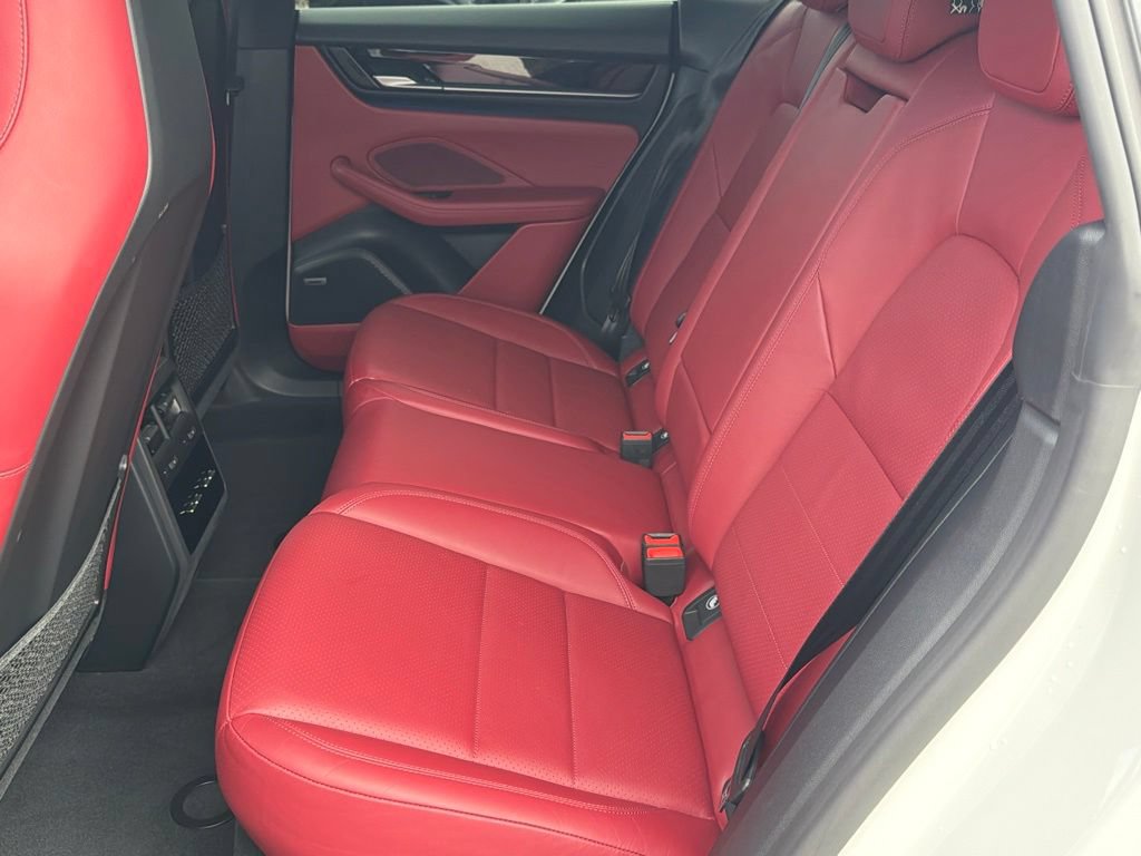 Used 2024 Porsche Macan 4 Electric AWD/4WD image 33