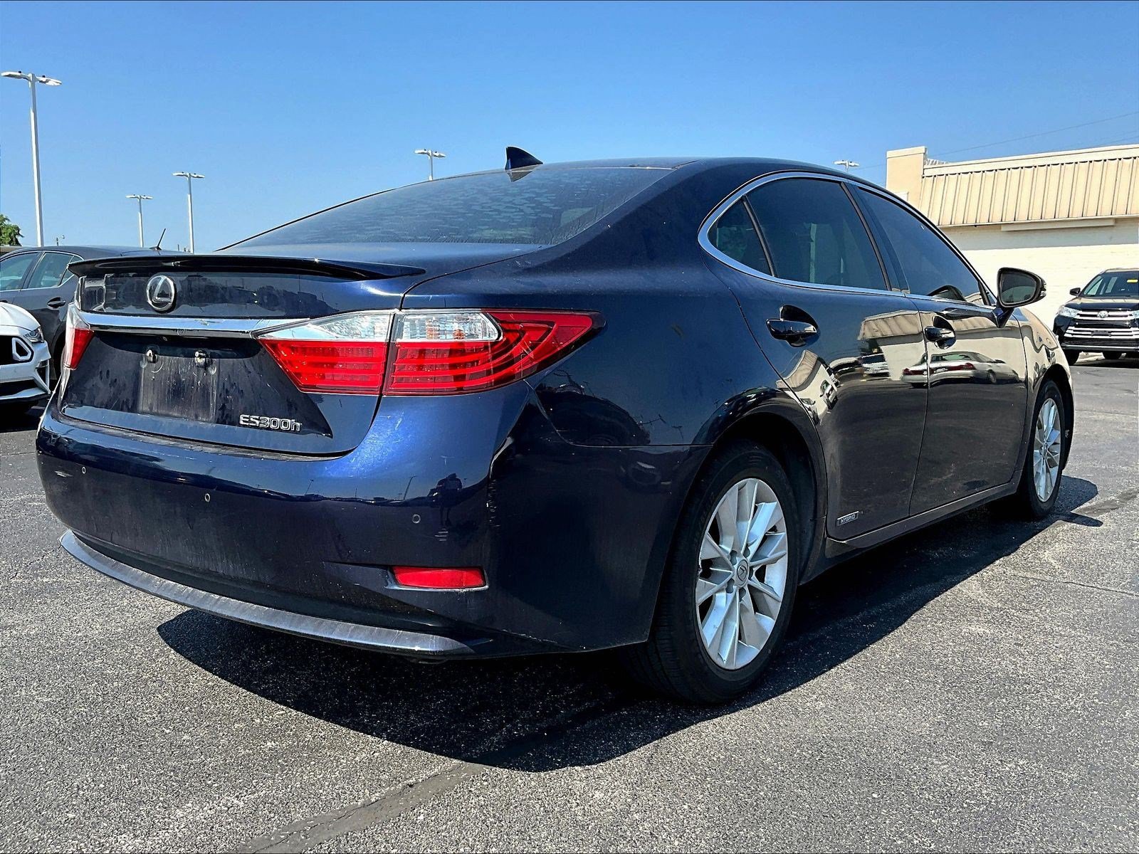 Used 2015 Lexus ES 300h w/ Premium Package w/Bamboo Trim FWD image 6