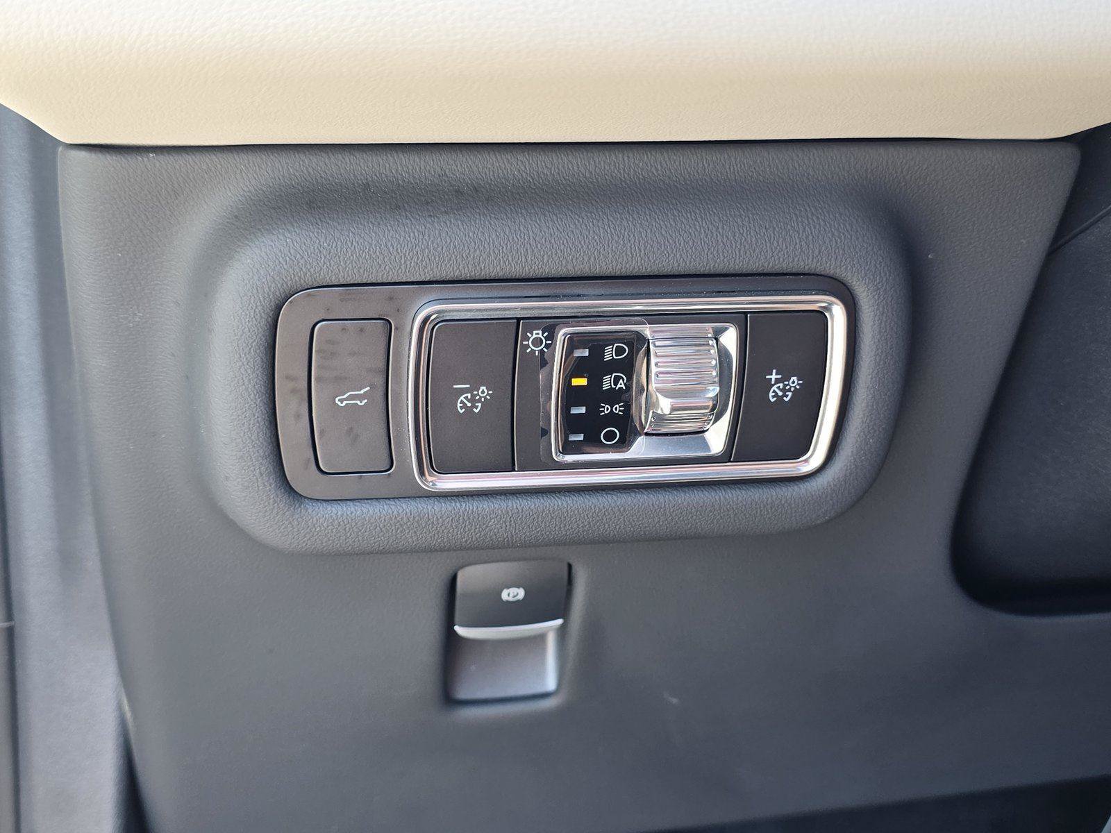 Used 2024 Lincoln Nautilus Premier AWD/4WD image 27