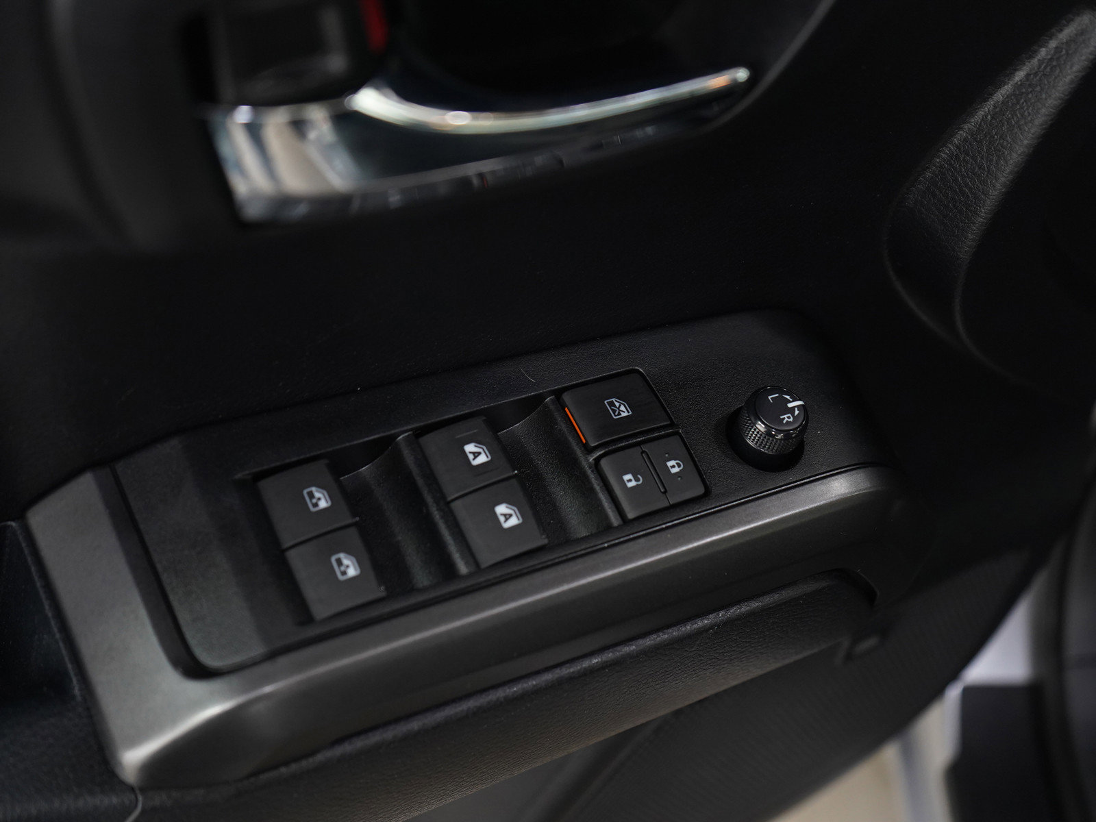 Used 2020 Toyota Tacoma TRD Sport w/ TRD Premium Sport Package AWD/4WD image 19