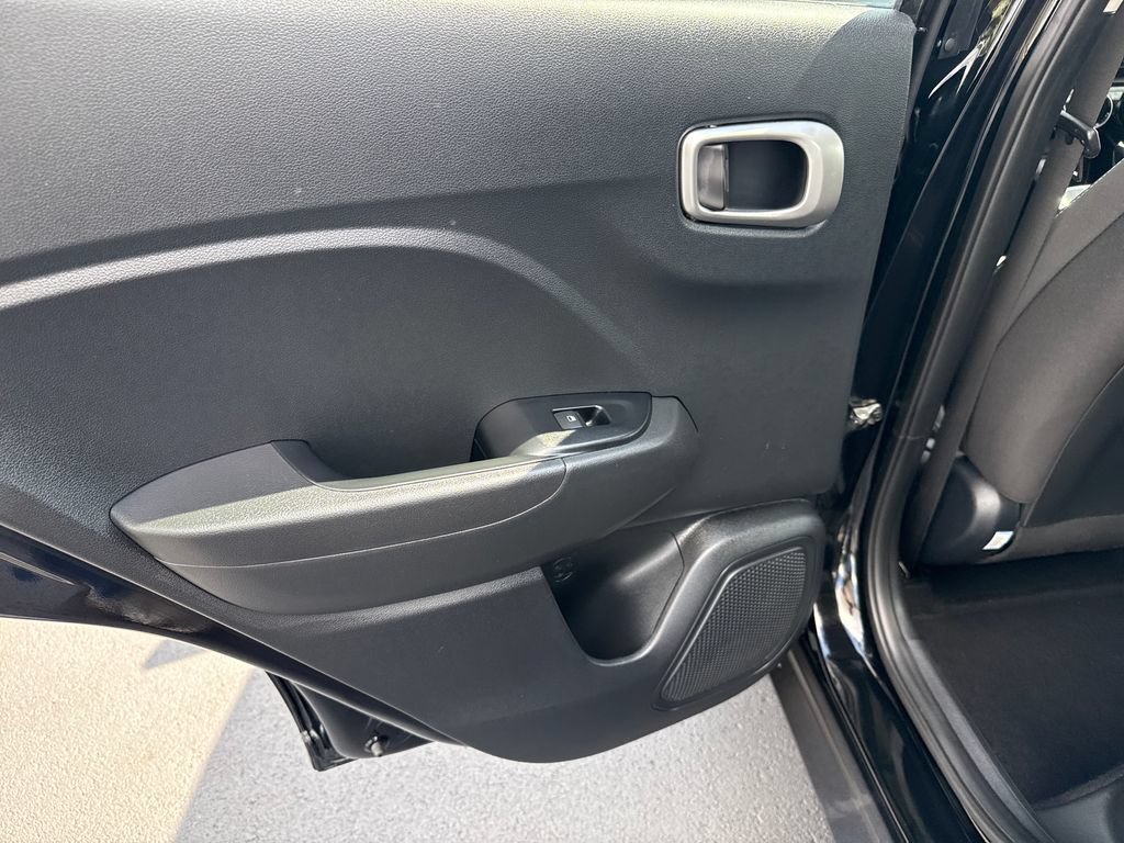 Used 2024 Hyundai Venue SEL FWD image 17