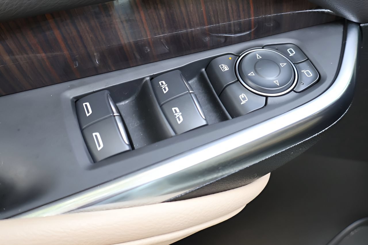 Certified 2025 Cadillac XT4 Premium Luxury w/ Technology Package FWD image 11
