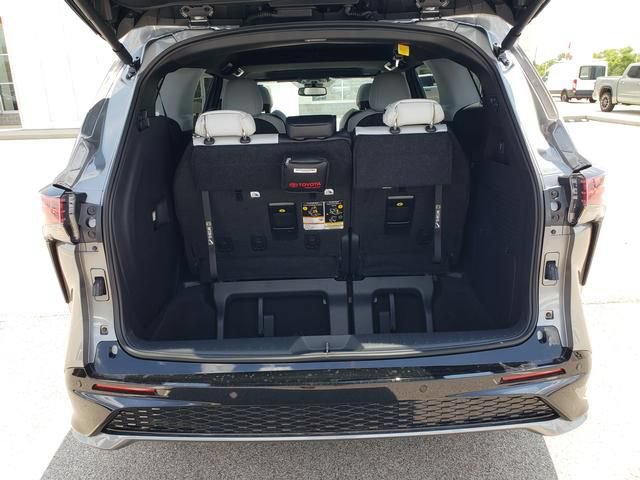 New 2026 Toyota Sienna XSE FWD image 7